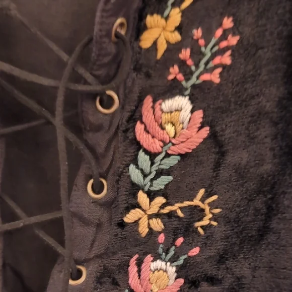 Tree of Life Black Floral Embroidered Lace-Up Blouse - Picture 4 of 5